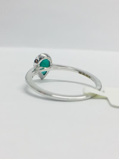Bague Or Blanc 9 ct. Emeraude 0.50 ct. taille poire et Diamants 2