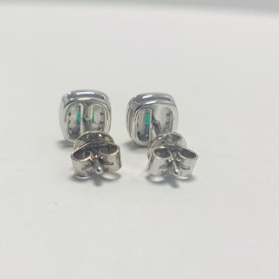 Boucles d’oreilles or blanc émeraudes et diamants 2