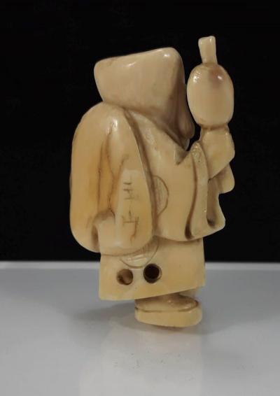 Netsuke - Ivoire - Certificat d'Authenticité  - Japon - Ere Meiji  (1868-1912) 2