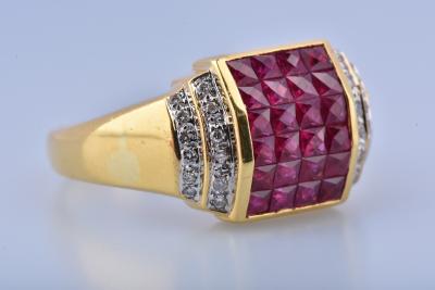 Bague en or jaune 18 carats sertie de 24 rubis et 24 Diamants 2