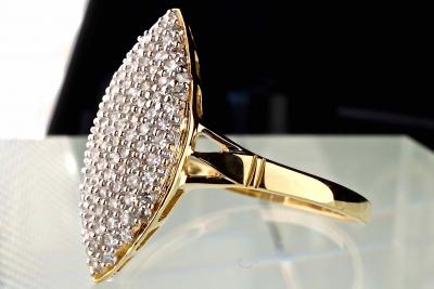 Bague Marquise en or jaune 18 kt et pavage total en motif résille de 80  diamants naturels de taille 8/8 pour 0,50 ct environ. 2