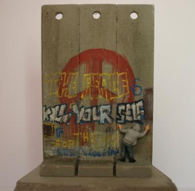 BANKSY - Walled Off Hotel, 2017 - Sculpture en résine 2