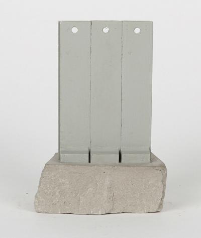 BANKSY - Walled Off Hotel, 2017 - Sculpture en résine 2
