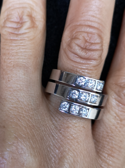 Bague spirale Cartier en or gris ornée de diamants, signée et numérotée 2