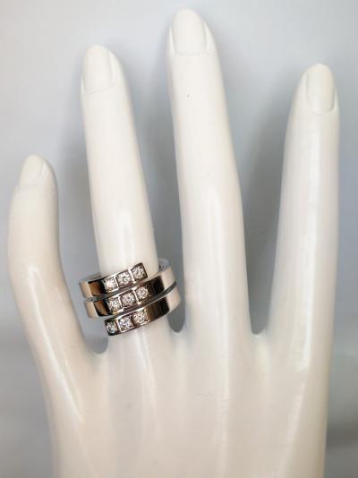 Bague spirale Cartier en or gris ornée de diamants, signée et numérotée 2