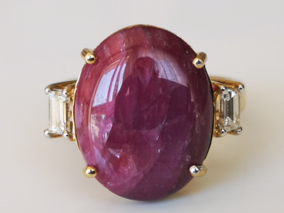 Bague en or jaune et rubis cabochon de 13 carats non chauffé et de Birmanie entouré de diamants - 2 certificats 2