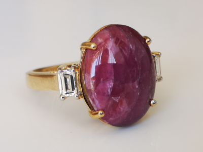 Bague en or jaune et rubis cabochon de 13 carats non chauffé et de Birmanie entouré de diamants - 2 certificats 2