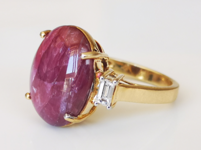 Bague en or jaune et rubis cabochon de 13 carats non chauffé et de Birmanie entouré de diamants - 2 certificats 2
