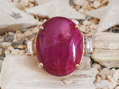 Bague en or jaune et rubis cabochon de 13 carats non chauffé et de Birmanie entouré de diamants - 2 certificats 2