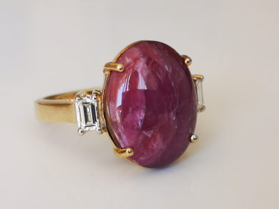 Bague en or jaune et rubis cabochon de 13 carats non chauffé et de Birmanie entouré de diamants - 2 certificats 2