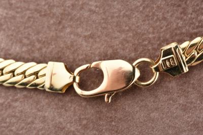 Collier en or jaune 18 carats. Maille anglaise. 2
