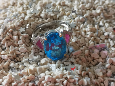 Bague en or 14 carats jolie topaze bleue de  7 carats  rubis  et diamants 2
