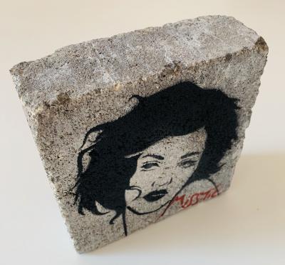 MISS.TIC - Idéalistes devenir idéals - Sculpture sur pavé 2
