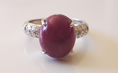 Bague en or blanc 18 carats rubis cabochon de  8.83 carats non chauffée et diamants - deux certificats 2