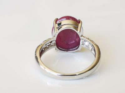 Bague en or blanc 18 carats rubis cabochon de  8.83 carats non chauffée et diamants - deux certificats 2