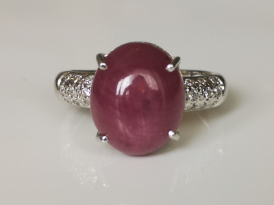 Bague en or blanc 18 carats rubis cabochon de  8.83 carats non chauffée et diamants - deux certificats 2