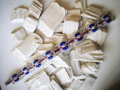 Bracelet de style art décor en or gris 18 carats  lapis lazuli , rubis calibrés et diamants - certificat 2