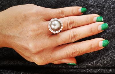 Bague en or 18 carats perle gris des mers du Sud 2