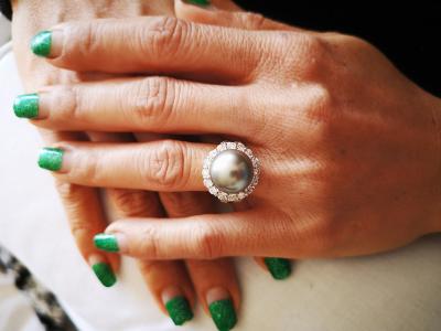 Bague en or 18 carats perle gris des mers du Sud 2