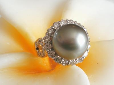 Bague en or 18 carats perle gris des mers du Sud 2
