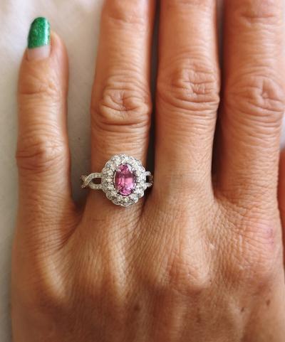 Bague marguerite en or gris et saphir rose de  1.53 carats non chauffé et diamants 2