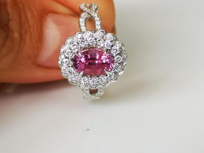 Bague marguerite en or gris et saphir rose de  1.53 carats non chauffé et diamants 2
