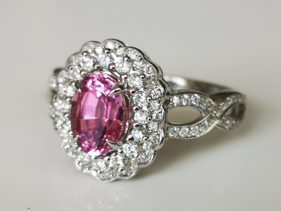 Bague marguerite en or gris et saphir rose de  1.53 carats non chauffé et diamants 2