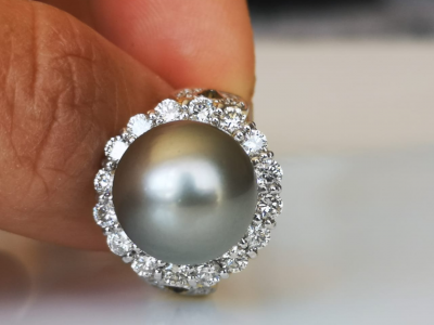 Bague en or 18 carats perle gris des mers du Sud 2