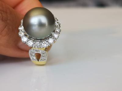 Bague en or 18 carats perle gris des mers du Sud 2