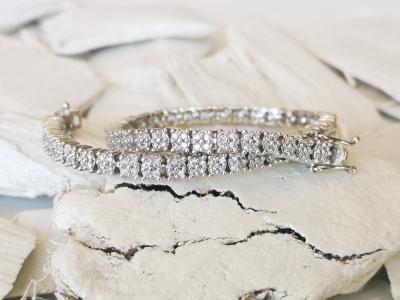 Bracelet souple  en or gris 18 carats serti d’une double ligne de diamants pour 4 carats environ 2