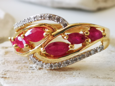 Bague en or jaune 18 carats  rubis et diamants 2