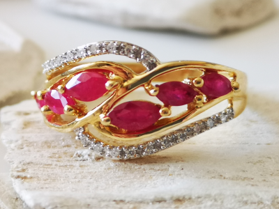 Bague en or jaune 18 carats  rubis et diamants 2