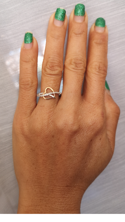 Bague en or jaune et or gris 18 carats formée de coeurs entrelacés et diamants 2