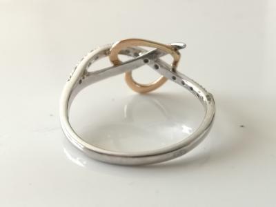 Bague en or jaune et or gris 18 carats formée de coeurs entrelacés et diamants 2