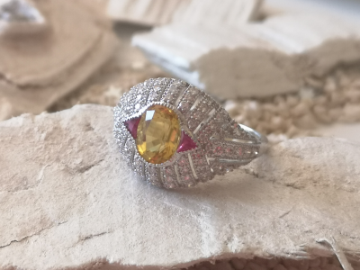 Bague en or blanc 18 carats  style art déco  béryl jaune 1.5 carats rubis et diamants  - certificat 2