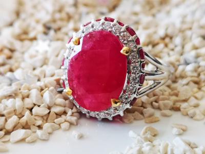 Bague marguerite  en or gris  18 carats rubis de 5.2 cts et diamants - certificat 2