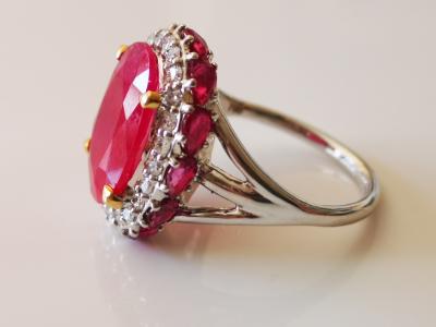 Bague marguerite  en or gris  18 carats rubis de 5.2 cts et diamants - certificat 2
