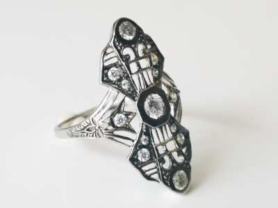 Bague en or blanc  18 carats de style Art déco diamants 2