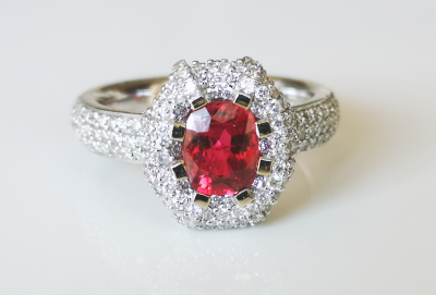 Bague en or gris, spinelle rouge et diamants 2