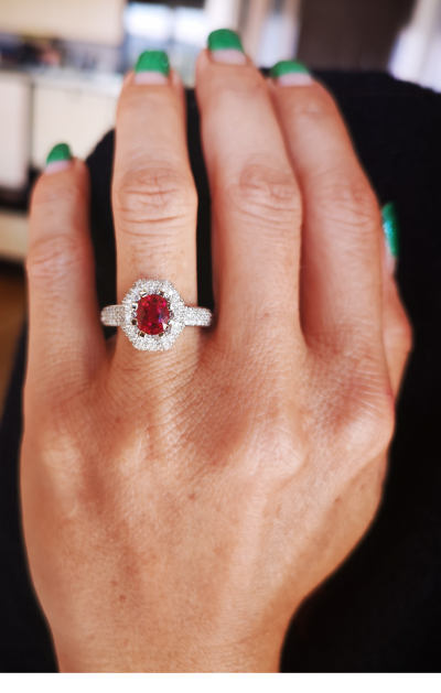 Bague en or gris, spinelle rouge et diamants 2