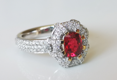 Bague en or gris, spinelle rouge et diamants 2