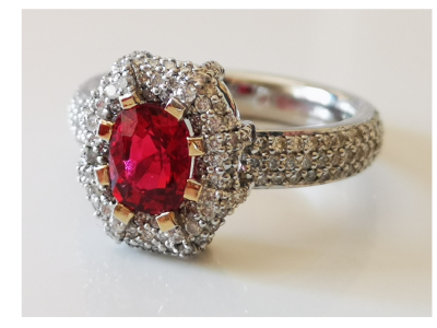 Bague en or gris, spinelle rouge et diamants 2