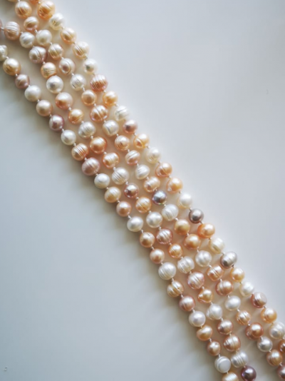 Long collier sautoir de perles de culture multicolores longueur  140 cm 2