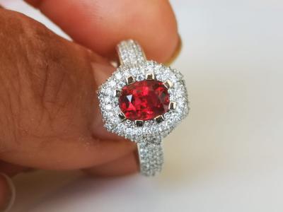 Bague en or gris, spinelle rouge et diamants 2