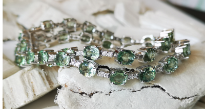 Bracelet souple en or gris 18 carats saphirs vert non chauffés 28 carats  et diamants - certificats 2