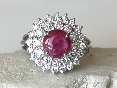 Daisy ring in 18 carat white gold adorned in its centre with a 4.08 carat Burmese unheated ruby and diamonds 2