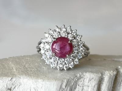 Daisy ring in 18 carat white gold adorned in its centre with a 4.08 carat Burmese unheated ruby and diamonds 2