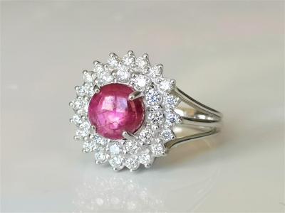 Daisy ring in 18 carat white gold adorned in its centre with a 4.08 carat Burmese unheated ruby and diamonds 2