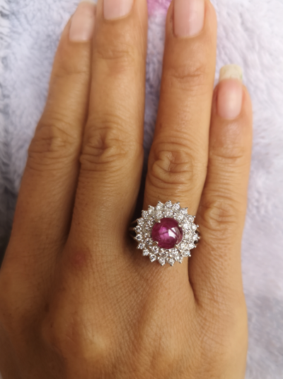 Daisy ring in 18 carat white gold adorned in its centre with a 4.08 carat Burmese unheated ruby and diamonds 2