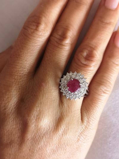 Daisy ring in 18 carat white gold adorned in its centre with a 4.08 carat Burmese unheated ruby and diamonds 2